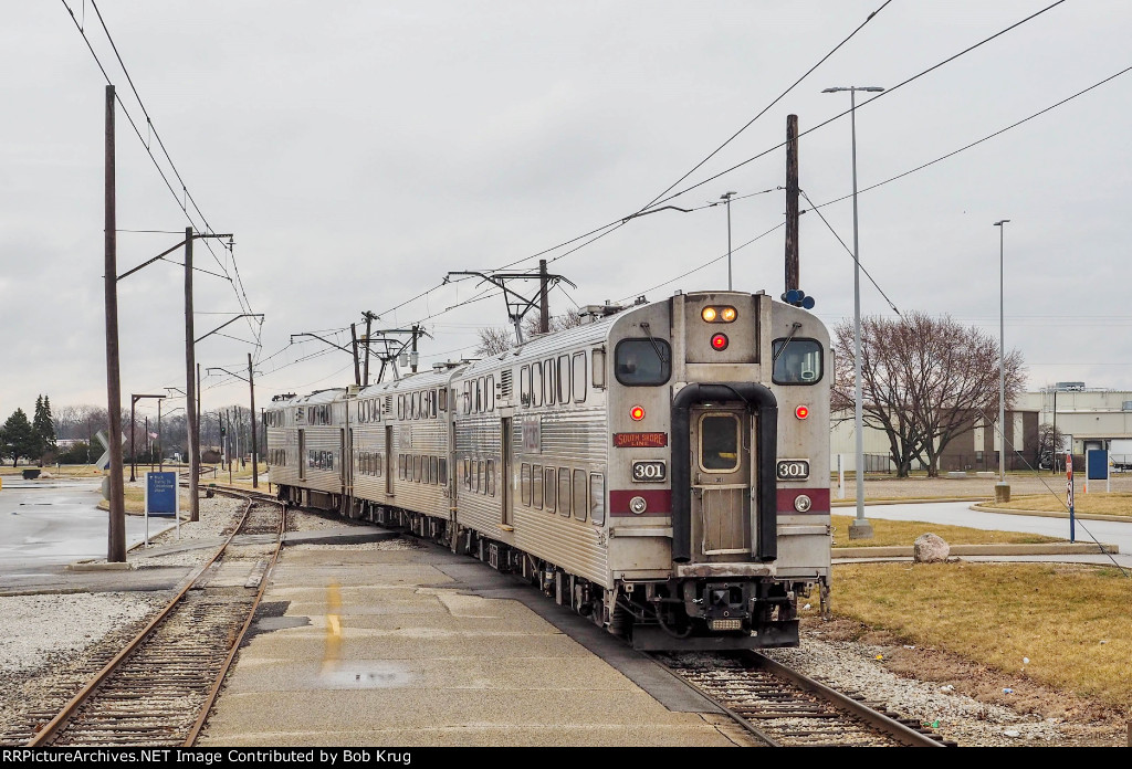 CSS 301 leads the South Shore Electric commuter train into South Bend Airport station / the western terminus of the line